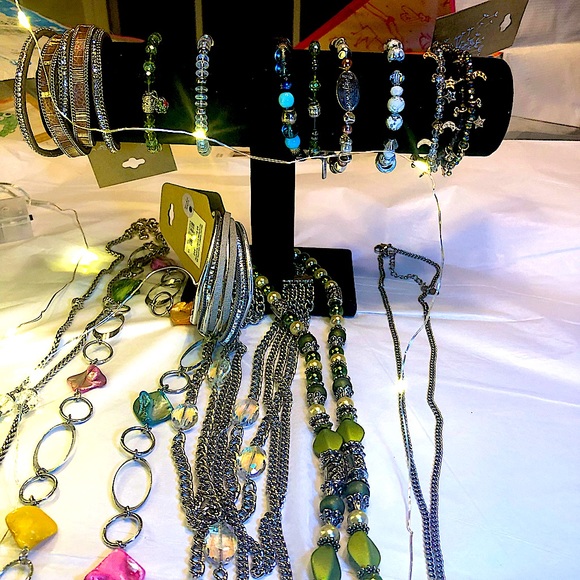 Jewelry bundle - Picture 1 of 9